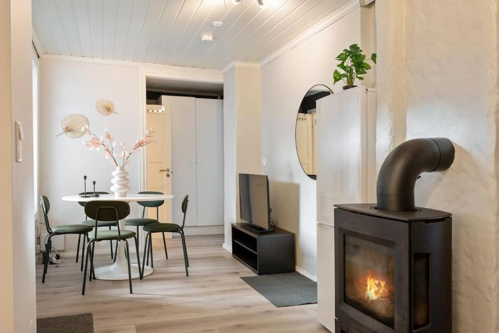 Central Apartment With Balcony, Self-Check In & Private Entrance Bergen Exterior photo