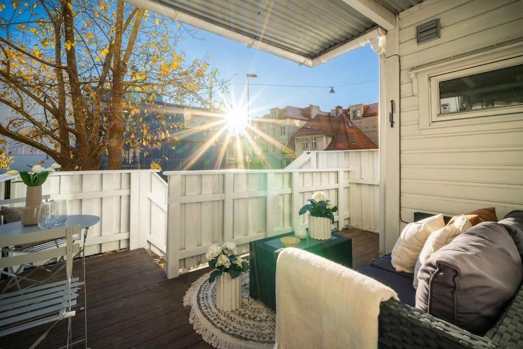 Central Apartment With Balcony, Self-Check In & Private Entrance Bergen Exterior photo