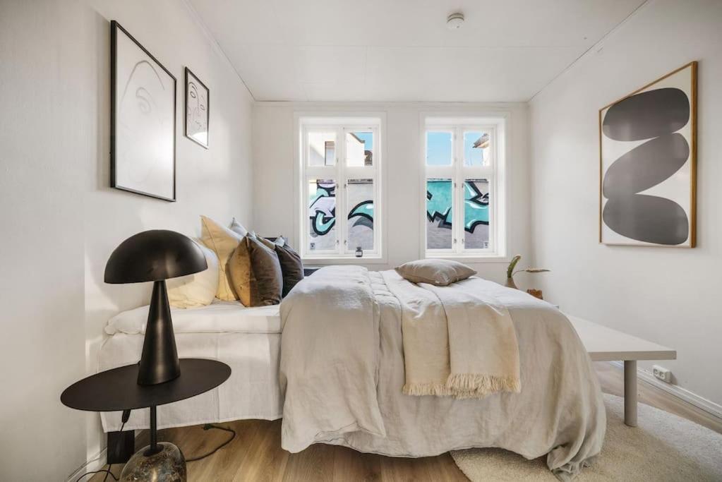Central Apartment With Balcony, Self-Check In & Private Entrance Bergen Exterior photo