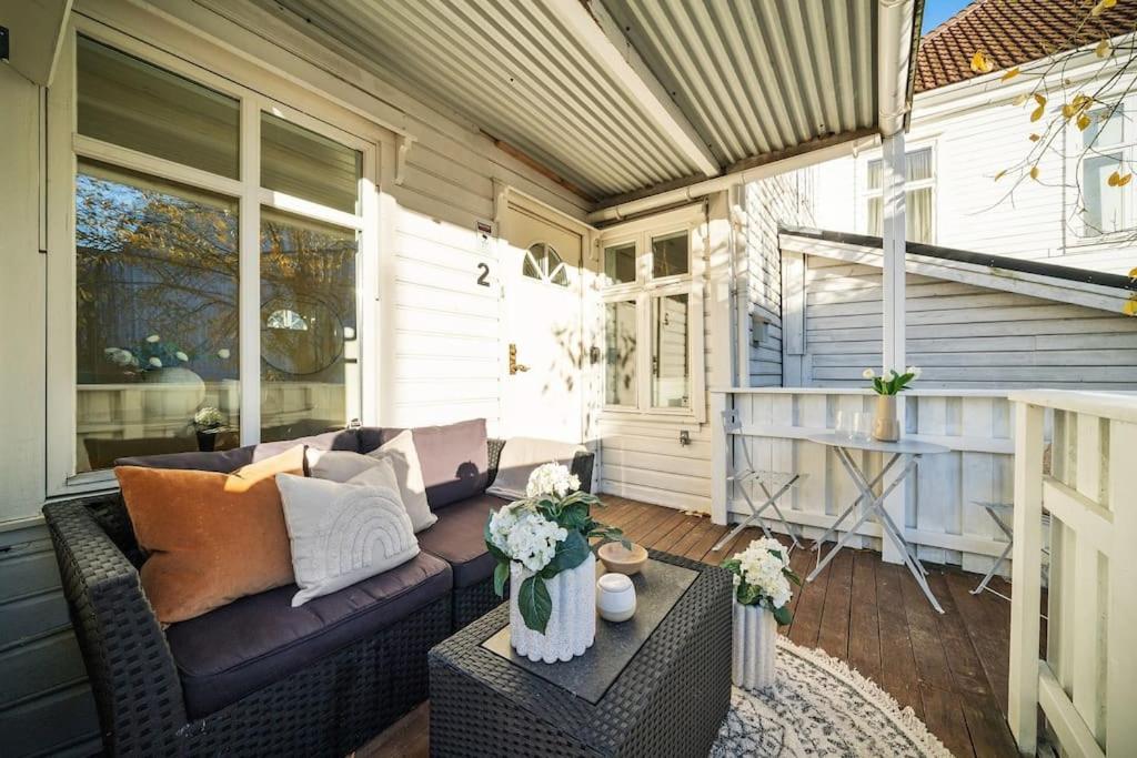 Central Apartment With Balcony, Self-Check In & Private Entrance Bergen Exterior photo